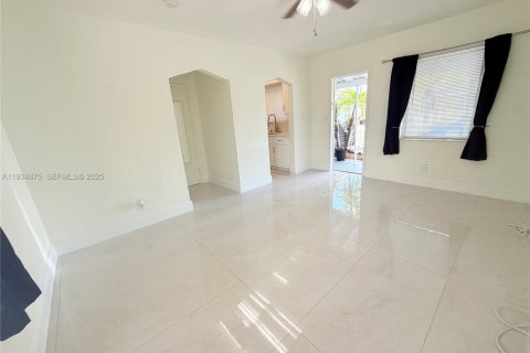 Villa ou maison à louer à Dania Beach, Floride: 288.74 m2 № 1993040 - photo 8