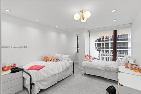 Copropriété à vendre à Bal Harbour, Floride: 3 chambres, 241.55 m2 № 1926315 - photo 20