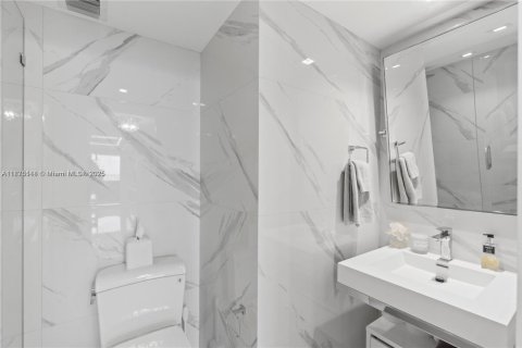 Copropriété à vendre à Bal Harbour, Floride: 3 chambres, 241.55 m2 № 1926315 - photo 18