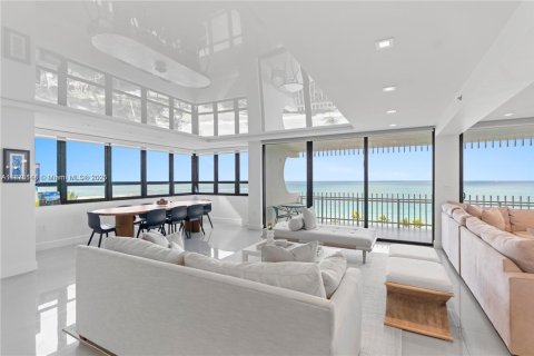 Copropriété à vendre à Bal Harbour, Floride: 3 chambres, 241.55 m2 № 1926315 - photo 4
