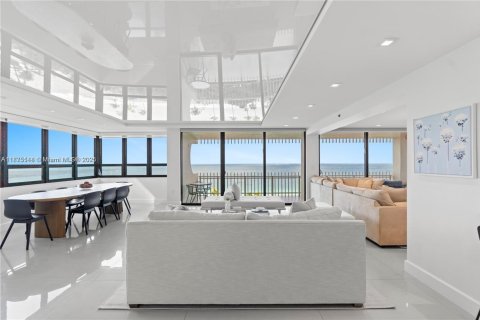 Copropriété à vendre à Bal Harbour, Floride: 3 chambres, 241.55 m2 № 1926315 - photo 10