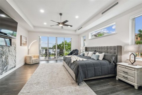 House in Port Richey, Florida 6 bedrooms, 617.43 sq.m. № 1856586 - photo 9