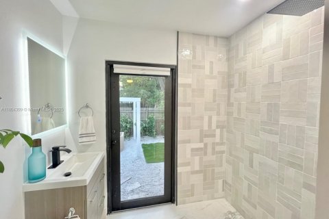 House in Miami, Florida 3 bedrooms, 111.48 sq.m. № 2014429 - photo 8