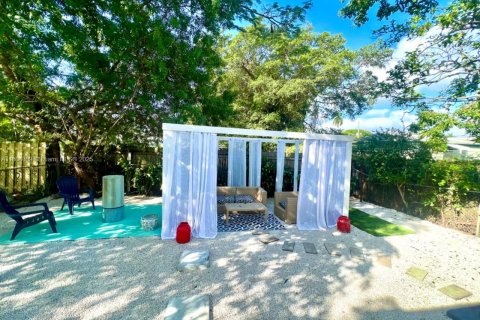 House in Miami, Florida 3 bedrooms, 111.48 sq.m. № 2014429 - photo 11