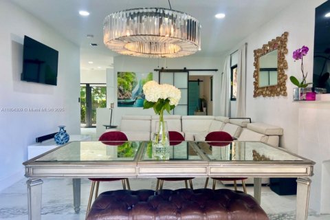 House in Miami, Florida 3 bedrooms, 111.48 sq.m. № 2014429 - photo 4