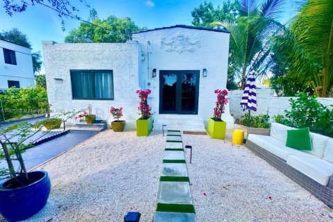 House in Miami, Florida 3 bedrooms, 111.48 sq.m. № 2014429 - photo 7