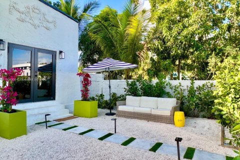 House in Miami, Florida 3 bedrooms, 111.48 sq.m. № 2014429 - photo 9