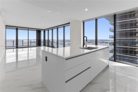 Condo in Miami, Florida, 4 bedrooms  № 1966480 - photo 4