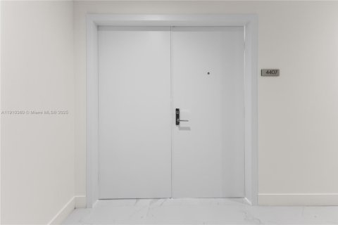 Condo in Miami, Florida, 4 bedrooms  № 1966480 - photo 3