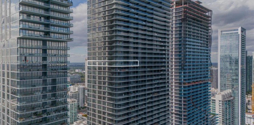 Condo in Miami, Florida, 4 bedrooms  № 1966480