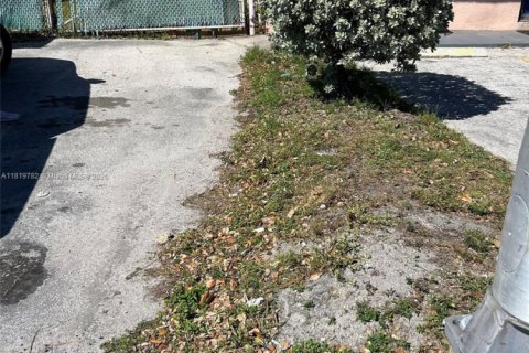 Commercial property in West Park, Florida № 1790831 - photo 19
