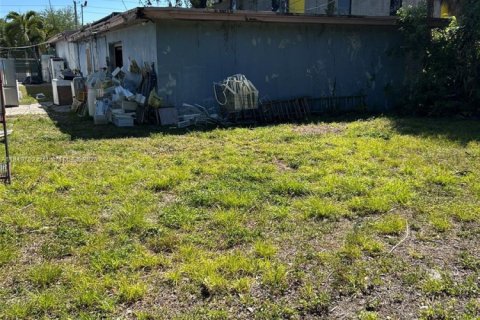 Commercial property in West Park, Florida № 1790831 - photo 18