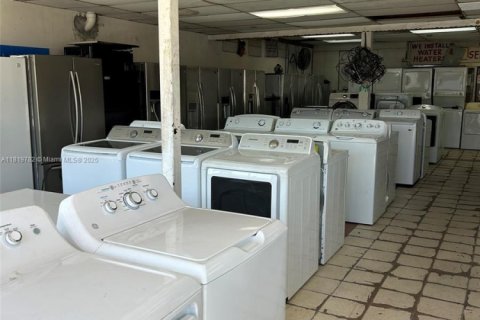 Commercial property in West Park, Florida № 1790831 - photo 3
