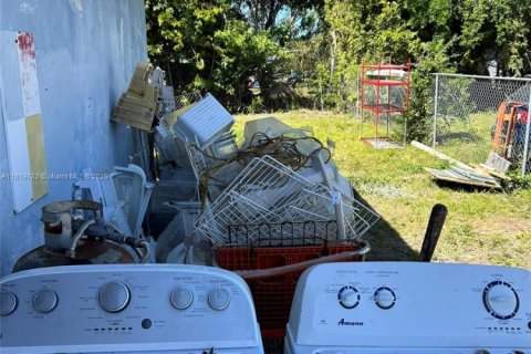 Commercial property in West Park, Florida № 1790831 - photo 16