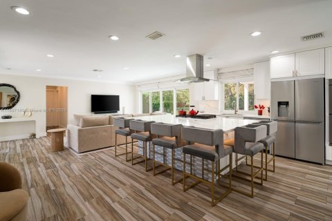 House in South Miami, Florida 3 bedrooms, 126.9 sq.m. № 1955838 - photo 6