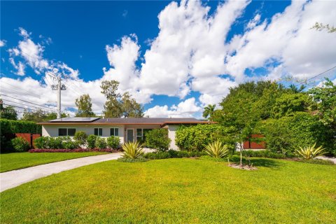 House in South Miami, Florida 3 bedrooms, 126.9 sq.m. № 1955838 - photo 2