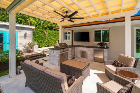 House in South Miami, Florida 3 bedrooms, 126.9 sq.m. № 1955838 - photo 15