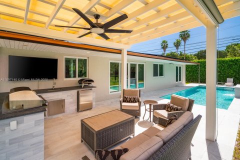 House in South Miami, Florida 3 bedrooms, 126.9 sq.m. № 1955838 - photo 10