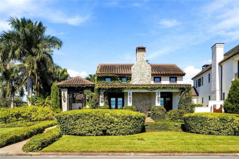 Villa ou maison à Saint Petersburg, Floride 3 chambres, 351.73 m2 № 2434876