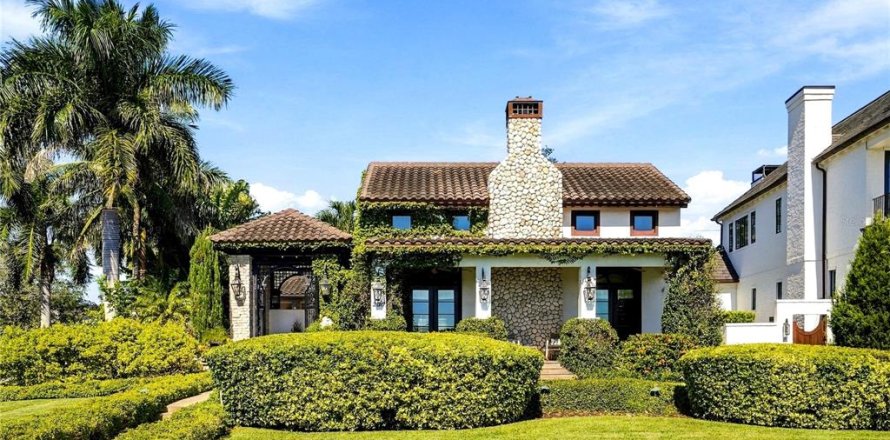 Villa ou maison à Saint Petersburg, Floride 3 chambres, 351.73 m2 № 2434876
