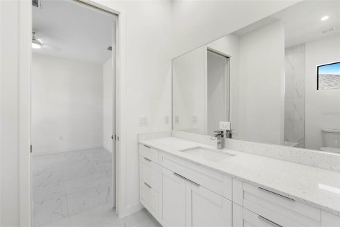 House in Cape Coral, Florida 4 bedrooms, 176.89 sq.m. № 1813314 - photo 22