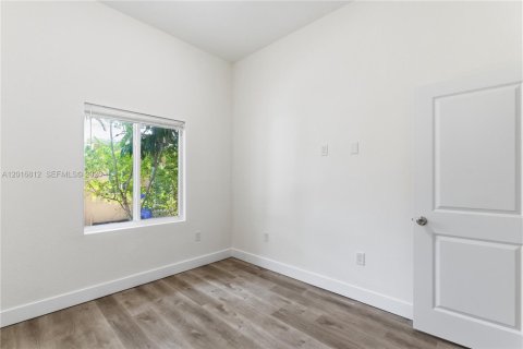 Immobilier commercial à vendre à Fort Lauderdale, Floride: 176.7 m2 № 2077898 - photo 22