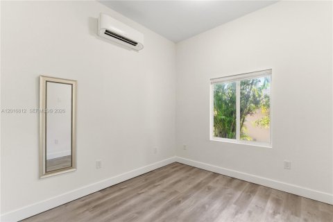 Immobilier commercial à vendre à Fort Lauderdale, Floride: 176.7 m2 № 2077898 - photo 18