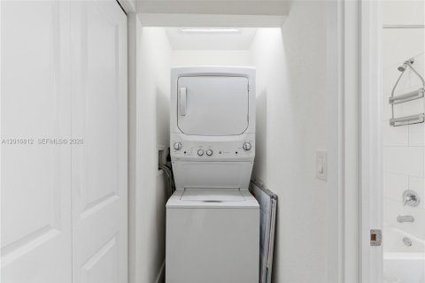 Immobilier commercial à vendre à Fort Lauderdale, Floride: 176.7 m2 № 2077898 - photo 24