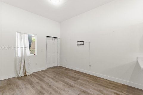 Immobilier commercial à vendre à Fort Lauderdale, Floride: 176.7 m2 № 2077898 - photo 11