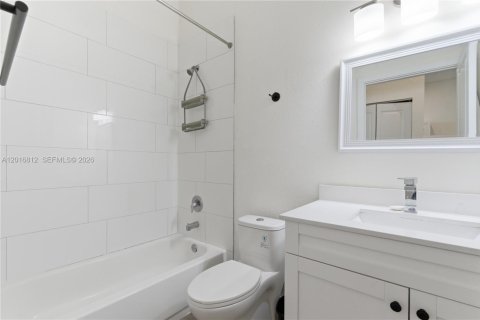Immobilier commercial à vendre à Fort Lauderdale, Floride: 176.7 m2 № 2077898 - photo 23