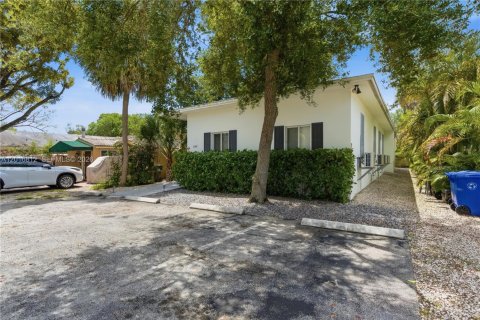 Immobilier commercial à vendre à Fort Lauderdale, Floride: 176.7 m2 № 2077898 - photo 2