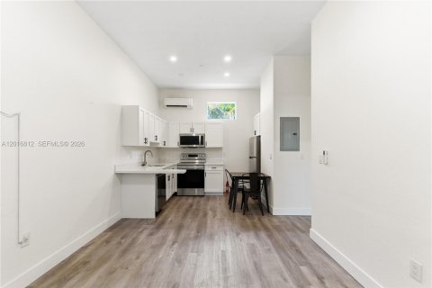 Immobilier commercial à vendre à Fort Lauderdale, Floride: 176.7 m2 № 2077898 - photo 14