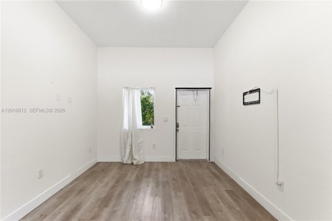 Immobilier commercial à vendre à Fort Lauderdale, Floride: 176.7 m2 № 2077898 - photo 12