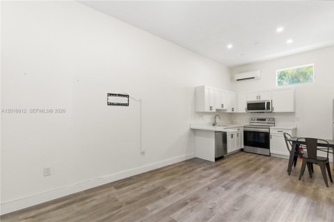Immobilier commercial à vendre à Fort Lauderdale, Floride: 176.7 m2 № 2077898 - photo 15