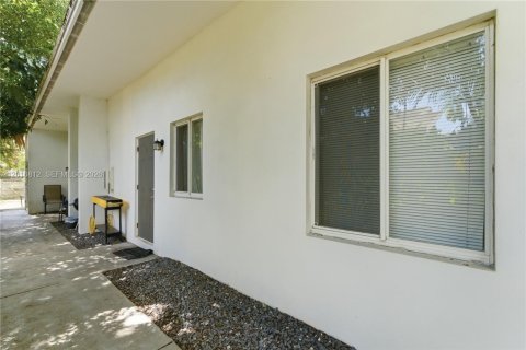 Immobilier commercial à vendre à Fort Lauderdale, Floride: 176.7 m2 № 2077898 - photo 5
