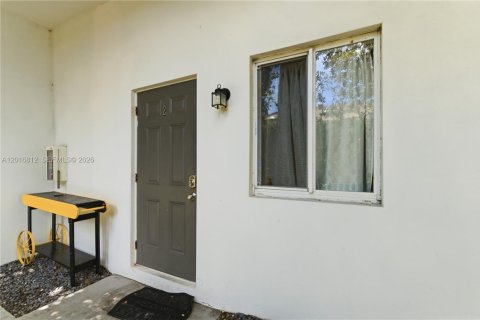 Immobilier commercial à vendre à Fort Lauderdale, Floride: 176.7 m2 № 2077898 - photo 4