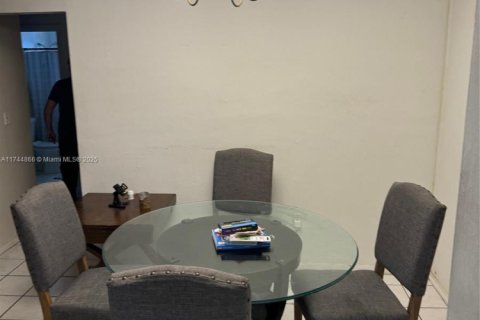 Propiedad comercial en venta en Coral Gables, Florida, 267.56 m2 № 1859632 - foto 7
