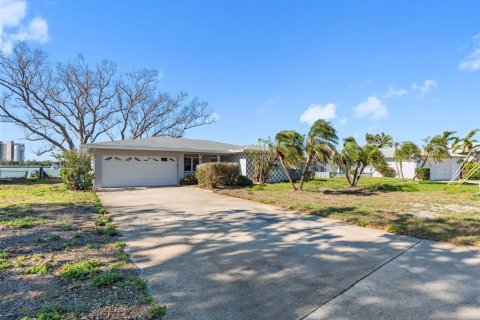 House in South Pasadena, Florida 2 bedrooms, 139.91 sq.m. № 1585948 - photo 2