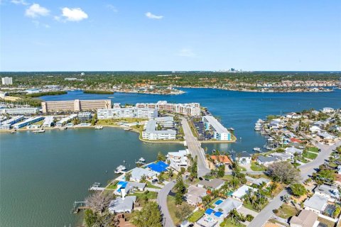House in South Pasadena, Florida 2 bedrooms, 139.91 sq.m. № 1585948 - photo 12