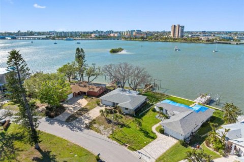 House in South Pasadena, Florida 2 bedrooms, 139.91 sq.m. № 1585948 - photo 9