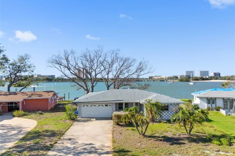 House in South Pasadena, Florida 2 bedrooms, 139.91 sq.m. № 1585948 - photo 10