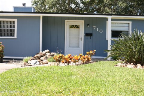 Casa en venta en Atlantic Beach, Florida, 3 dormitorios, 140.47 m2 № 768606 - foto 1