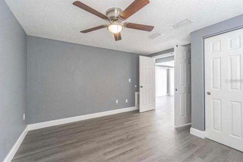 House in New Port Richey, Florida 4 bedrooms, 136.01 sq.m. № 1308958 - photo 10