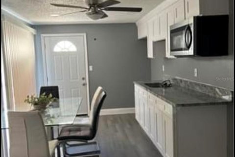 House in New Port Richey, Florida 4 bedrooms, 136.01 sq.m. № 1308958 - photo 23