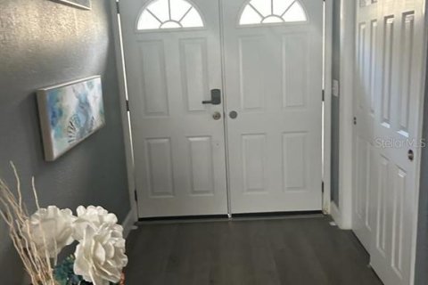 House in New Port Richey, Florida 4 bedrooms, 136.01 sq.m. № 1308958 - photo 5