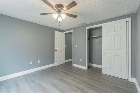 House in New Port Richey, Florida 4 bedrooms, 136.01 sq.m. № 1308958 - photo 28