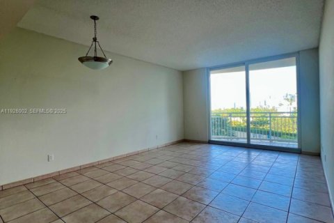 Снять в аренду кондоминиум в Майами, Флорида 1 спальня, 78.97м2, № 1986572 - фото 2