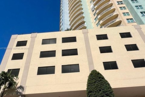 Снять в аренду кондоминиум в Майами, Флорида 1 спальня, 78.97м2, № 1986572 - фото 19
