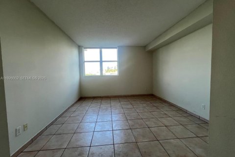 Снять в аренду кондоминиум в Майами, Флорида 1 спальня, 78.97м2, № 1986572 - фото 3