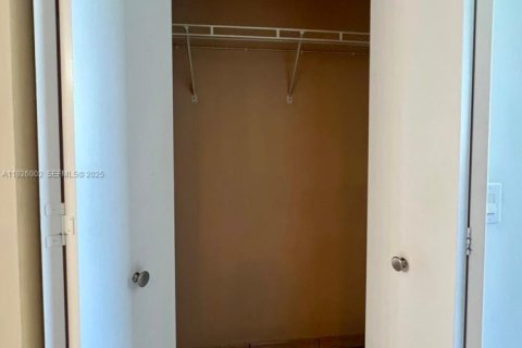 Снять в аренду кондоминиум в Майами, Флорида 1 спальня, 78.97м2, № 1986572 - фото 9